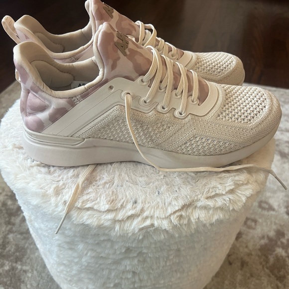 APL Techloom Tracer - BRAND NEW, never worn - size 8 - Picture 2 of 4